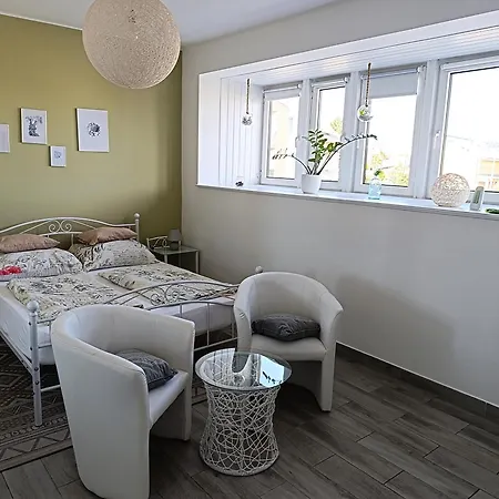 Eleven Apartment *